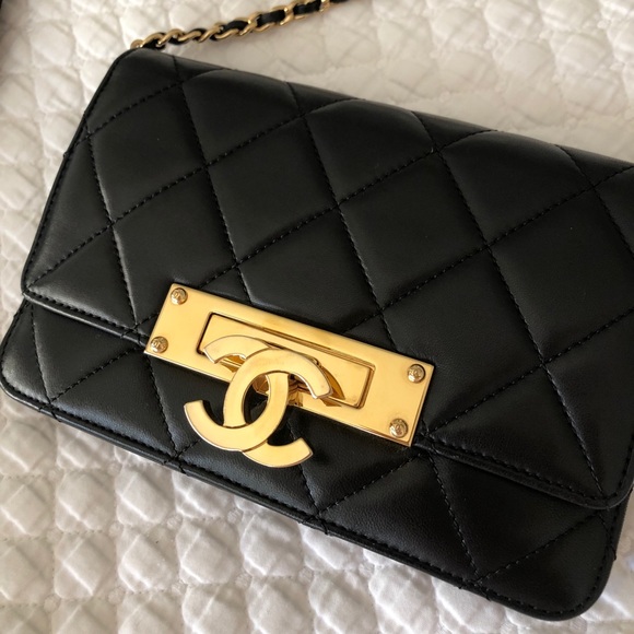 Chanel Golden Class Wallet on Chain
